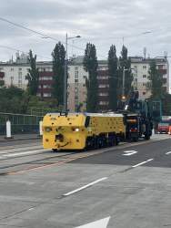 233721 B